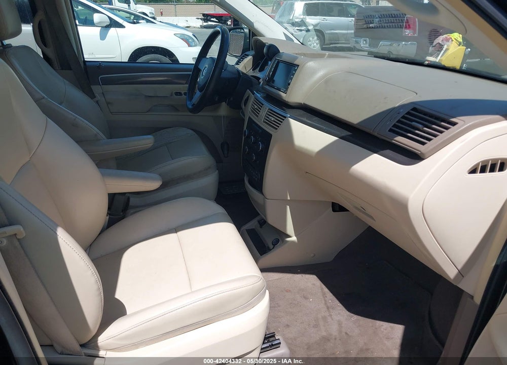 2010 VOLKSWAGEN ROUTAN SE VIN: 2V4RW3D11AR295018