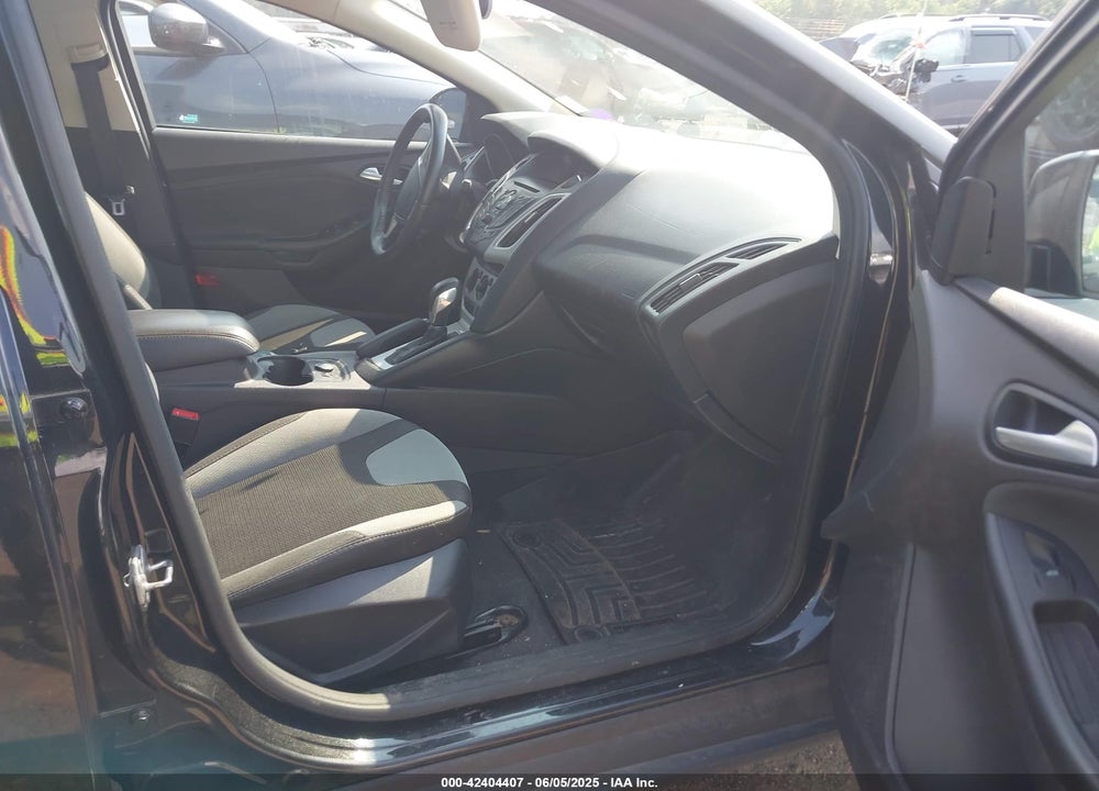 2014 FORD FOCUS VIN: 1FADP3F28EL424285
