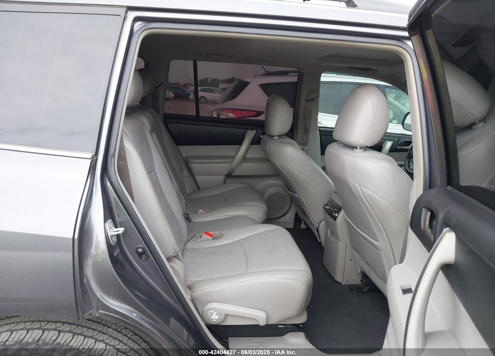 2011 TOYOTA HIGHLANDER VIN: 5TDBK3EH5BS074114