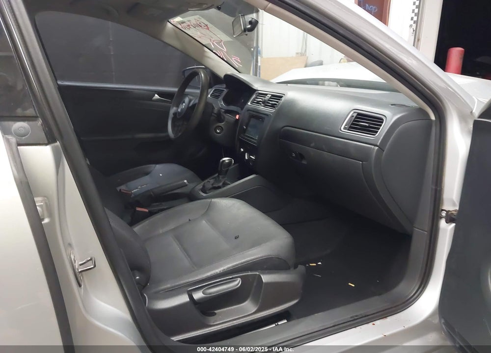 2011 VOLKSWAGEN JETTA VIN: 3VWDZ7AJ7BM369250