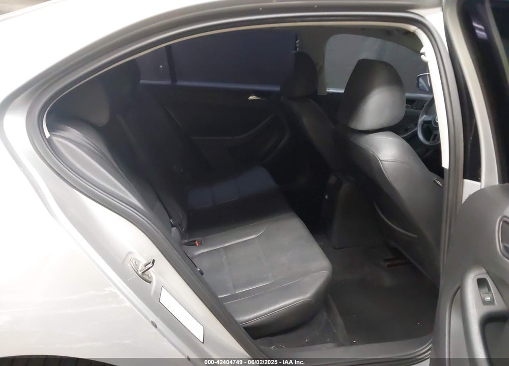 2011 VOLKSWAGEN JETTA VIN: 3VWDZ7AJ7BM369250