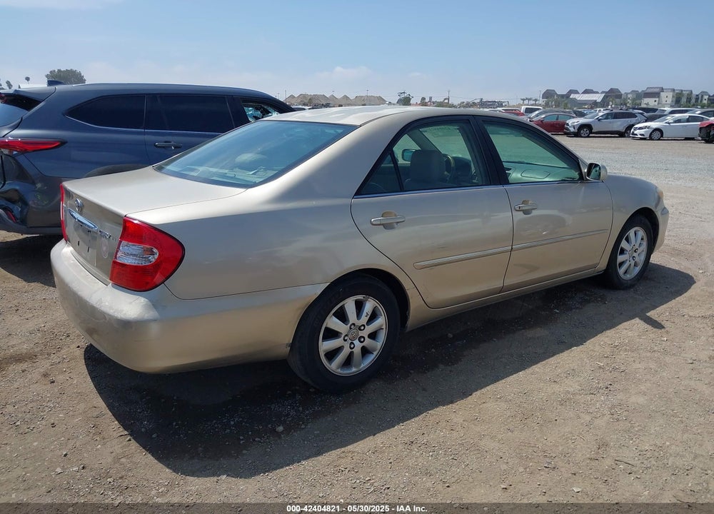 2002 TOYOTA CAMRY XLE VIN: JTDBE32K320070184