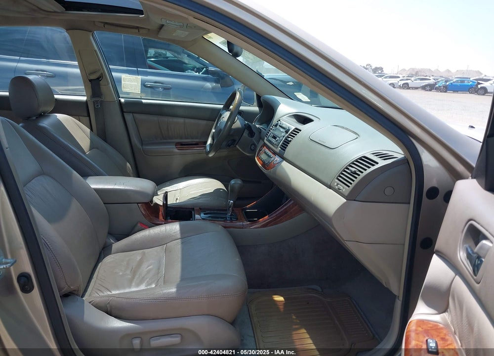 2002 TOYOTA CAMRY XLE VIN: JTDBE32K320070184