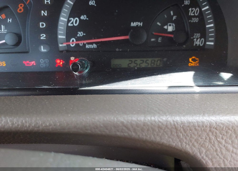 2002 TOYOTA CAMRY XLE VIN: JTDBE32K320070184