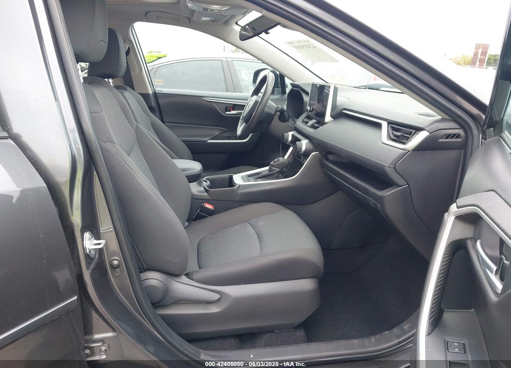 2024 TOYOTA RAV4 XLE VIN: 2T3W1RFV5RC262461