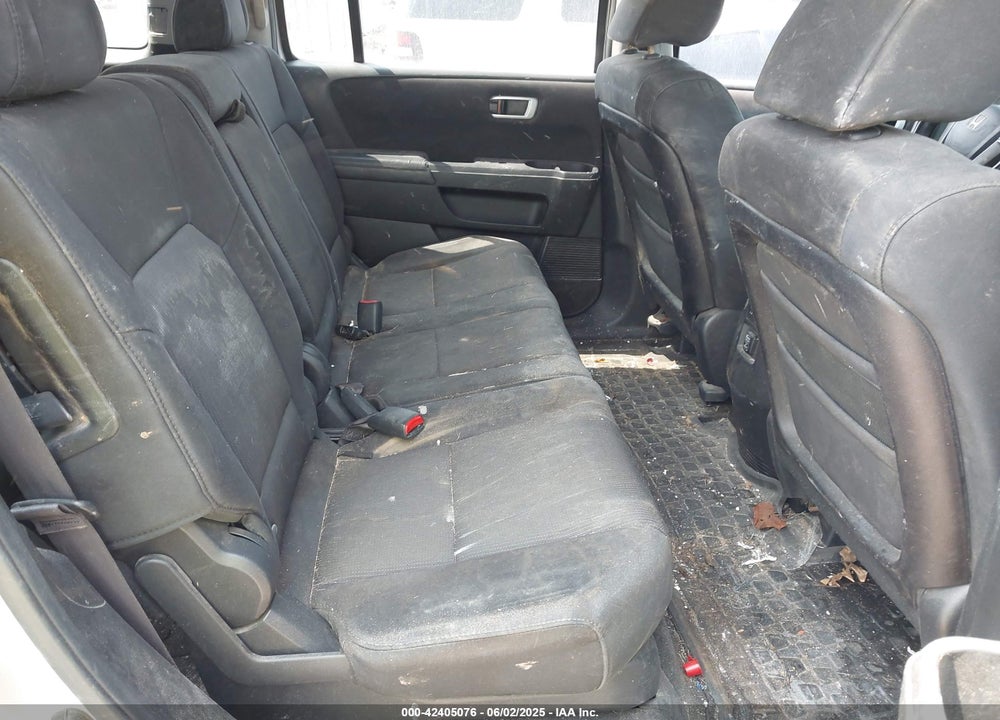 2011 HONDA PILOT EX VIN: 5FNYF4H46BB002758