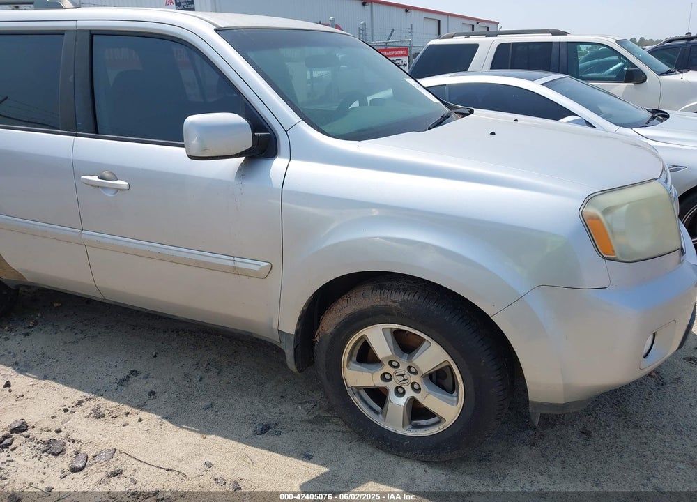 2011 HONDA PILOT EX VIN: 5FNYF4H46BB002758