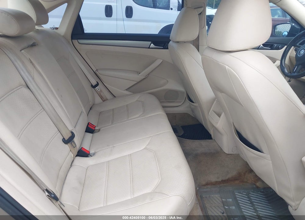 2015 VOLKSWAGEN PASSAT VIN: 1VWAT7A34FC095891
