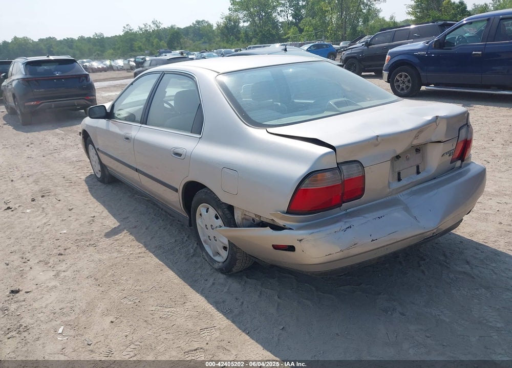 1997 HONDA ACCORD LX VIN: 1HGCD5637VA144132