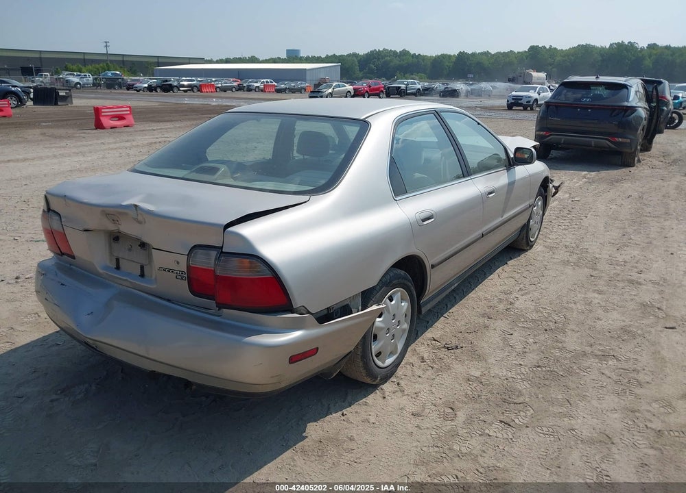 1997 HONDA ACCORD LX VIN: 1HGCD5637VA144132