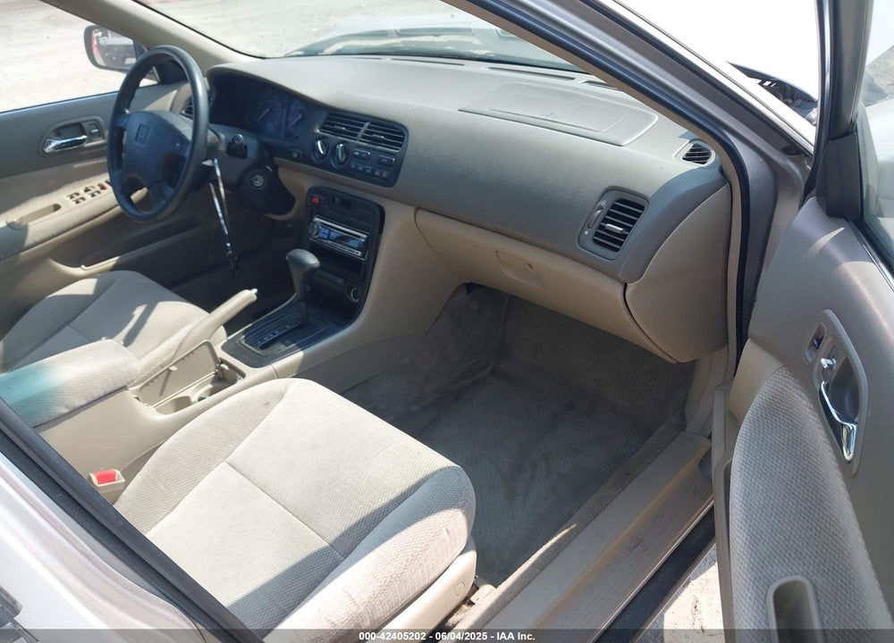 1997 HONDA ACCORD LX VIN: 1HGCD5637VA144132