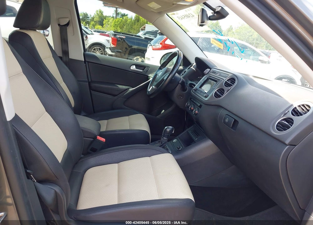 2016 VOLKSWAGEN TIGUAN S VIN: WVGAV7AX4GW579880