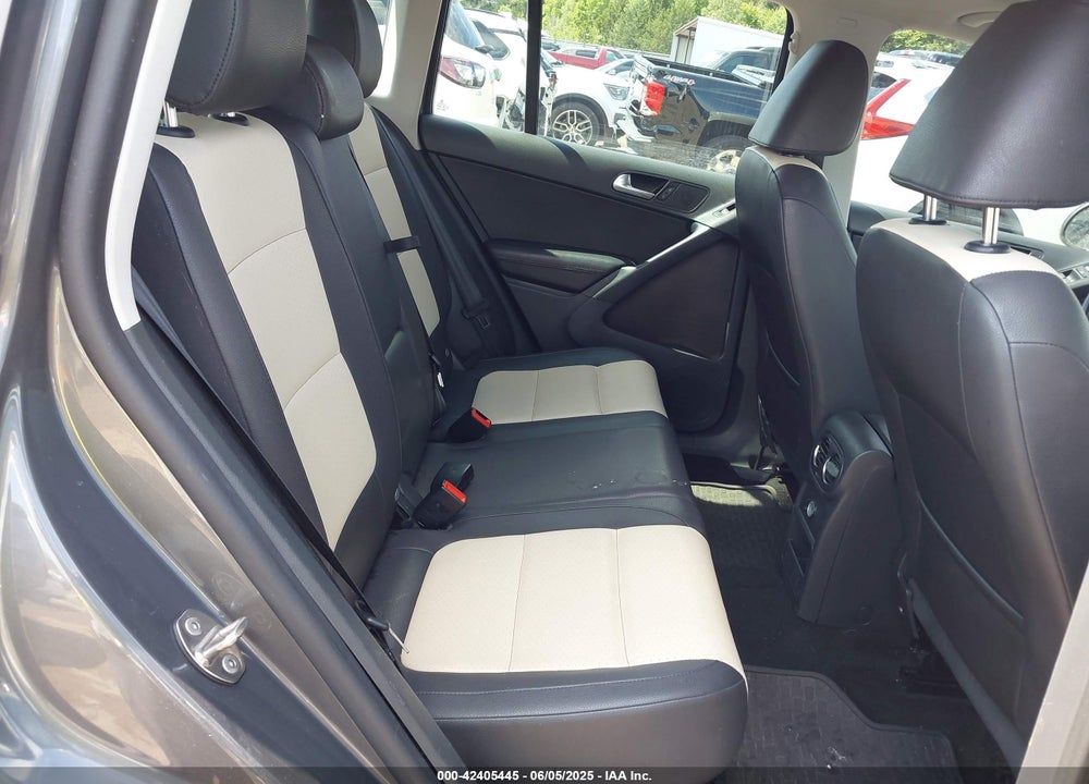 2016 VOLKSWAGEN TIGUAN S VIN: WVGAV7AX4GW579880