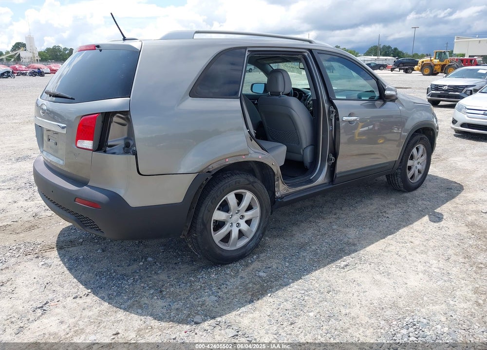 2011 KIA SORENTO VIN: 5XYKT3A14BG045822