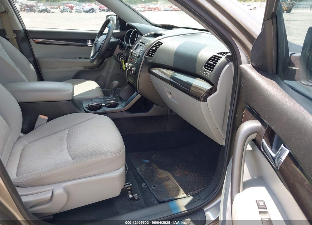 2011 KIA SORENTO VIN: 5XYKT3A14BG045822