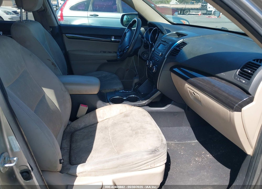 2013 KIA SORENTO VIN: 5XYKT4A19DG418331