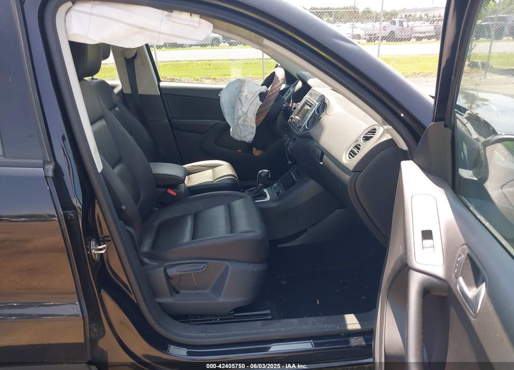2016 VOLKSWAGEN TIGUAN VIN: WVGBV7AX5GW571209