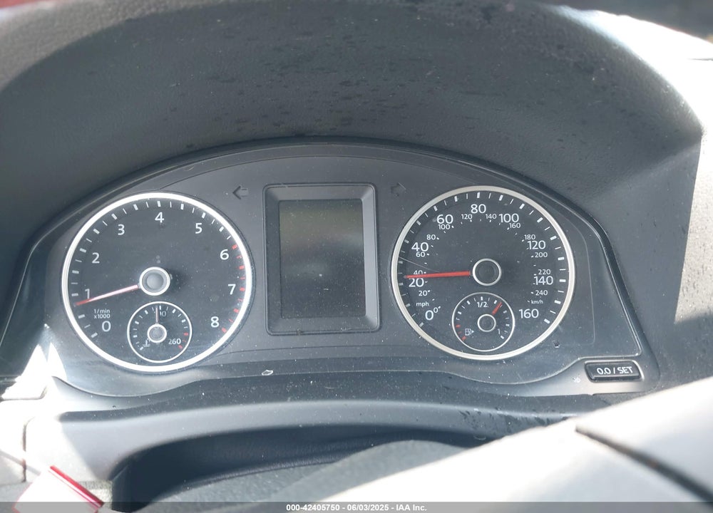 2016 VOLKSWAGEN TIGUAN VIN: WVGBV7AX5GW571209
