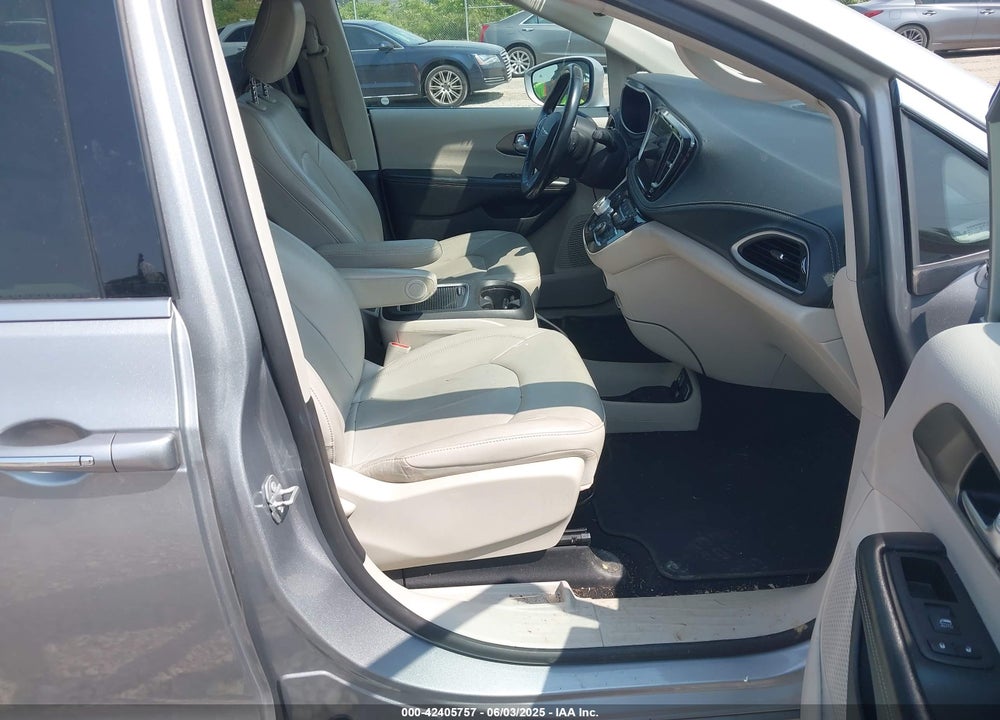 2021 CHRYSLER PACIFICA TOURING L VIN: 2C4RC1BG4MR528098