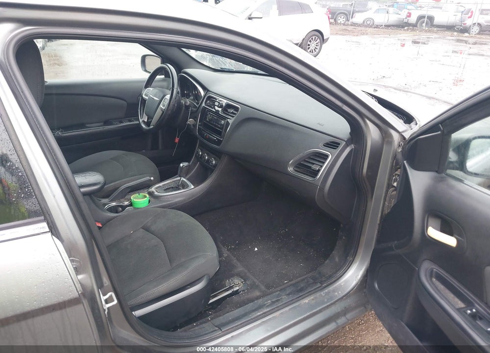 2011 CHRYSLER 200 VIN: 1C3BC1FGXBN584184
