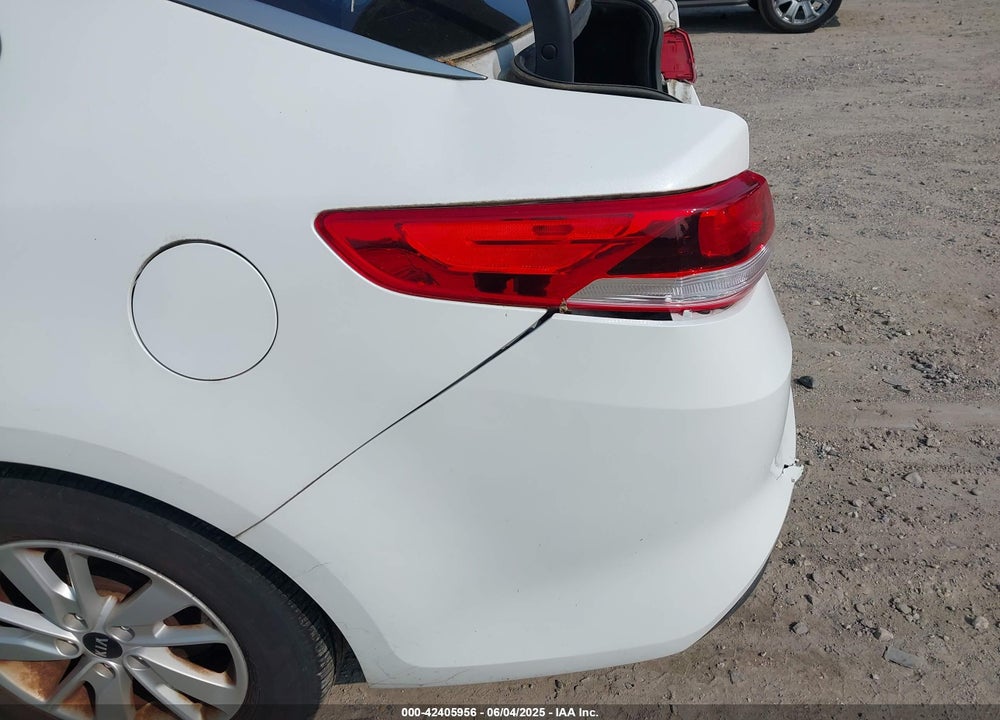 2018 KIA OPTIMA VIN: 5XXGT4L33JG200440
