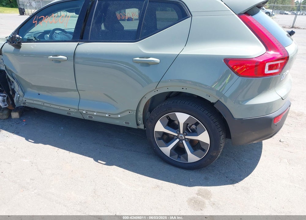 2025 VOLVO XC40 VIN: YV4L12UC1S2453686