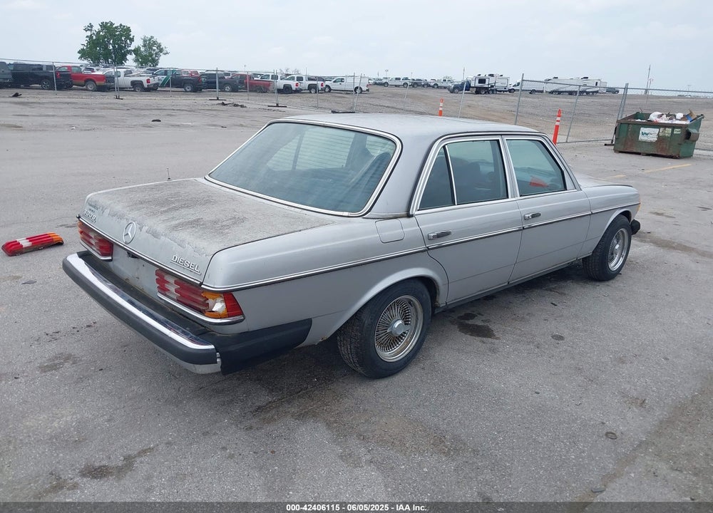 1977 MERCEDES-BENZ 300D VIN: 12313012025940