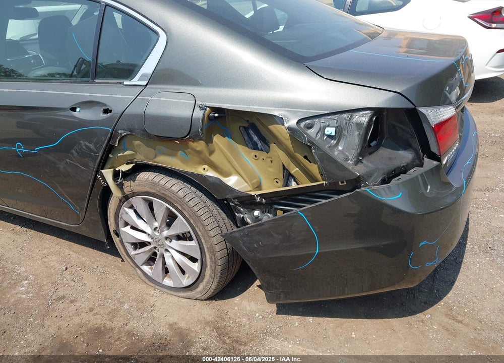 2013 HONDA ACCORD VIN: 1HGCR2F83DA284897