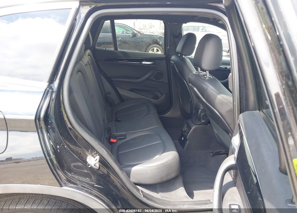 2017 BMW X1 VIN: WBXHT3C30H5F87158
