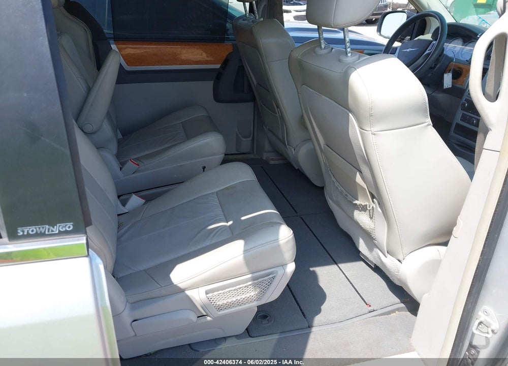 2008 CHRYSLER TOWN & COUNTRY LIMITED VIN: 2A8HR64X68R127607