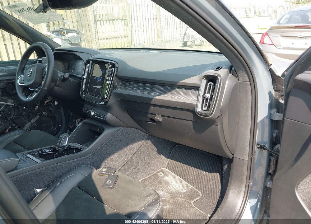 2022 VOLVO XC40 VIN: YV4162UM0N2690451