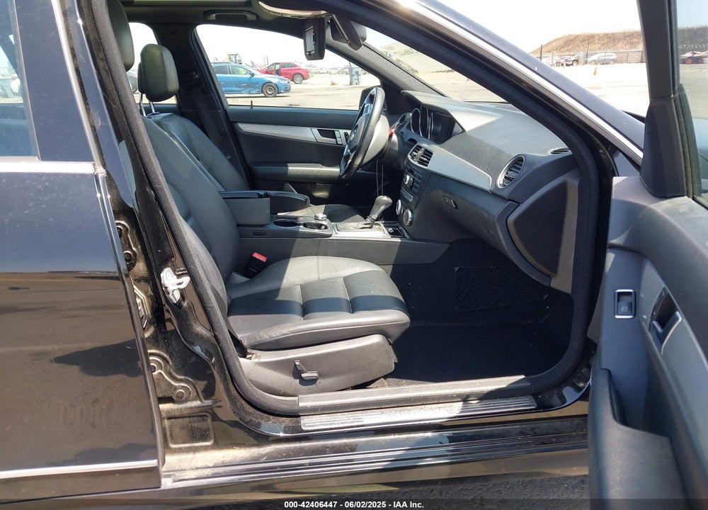2012 MERCEDES-BENZ C 250 LUXURY/SPORT VIN: WDDGF4HB0CR194481