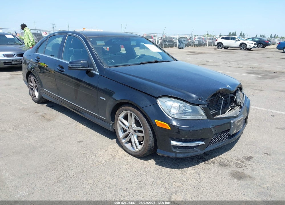 2012 MERCEDES-BENZ C 250 LUXURY/SPORT VIN: WDDGF4HB0CR194481