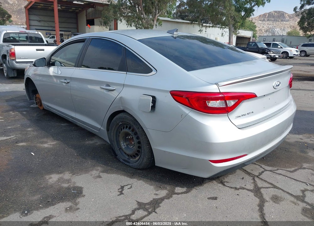 2015 HYUNDAI SONATA VIN: 5NPE24AF1FH017606