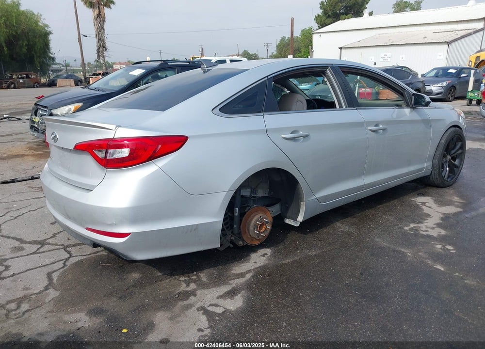 2015 HYUNDAI SONATA VIN: 5NPE24AF1FH017606