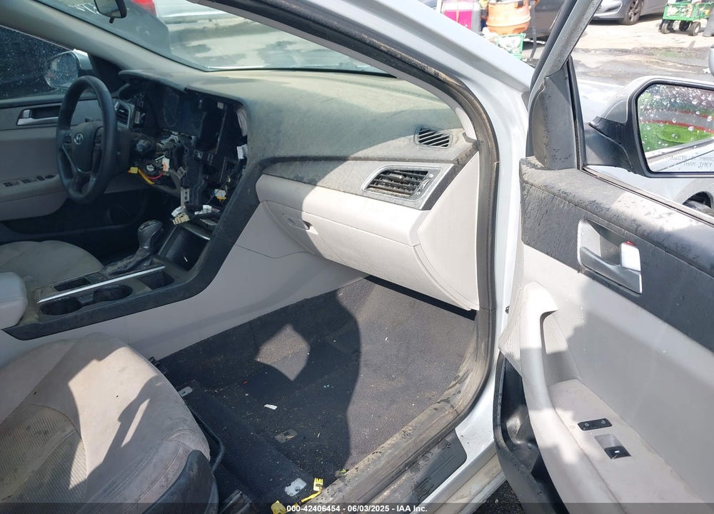 2015 HYUNDAI SONATA VIN: 5NPE24AF1FH017606