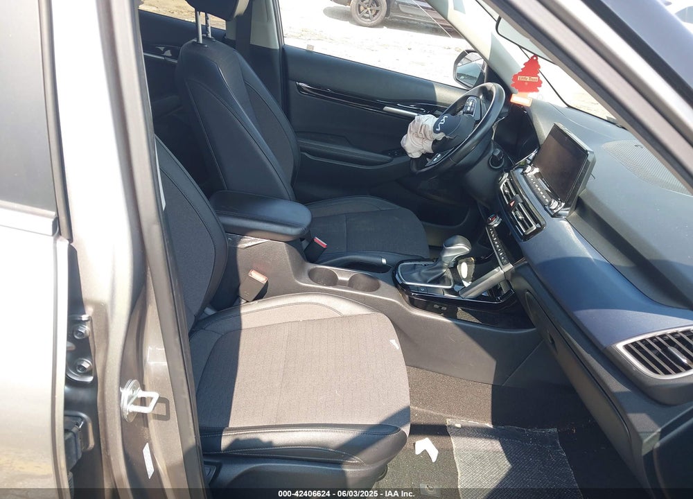 2022 KIA SELTOS VIN: KNDEU2AAXN7302083