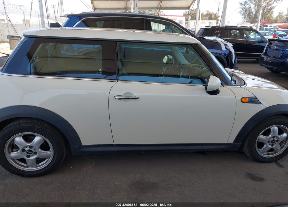 2010 MINI COOPER VIN: WMWMF3C51ATZ25361
