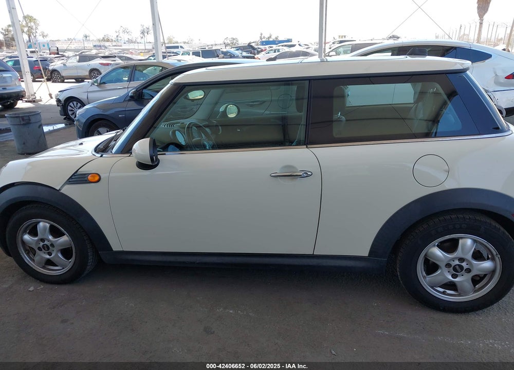 2010 MINI COOPER VIN: WMWMF3C51ATZ25361