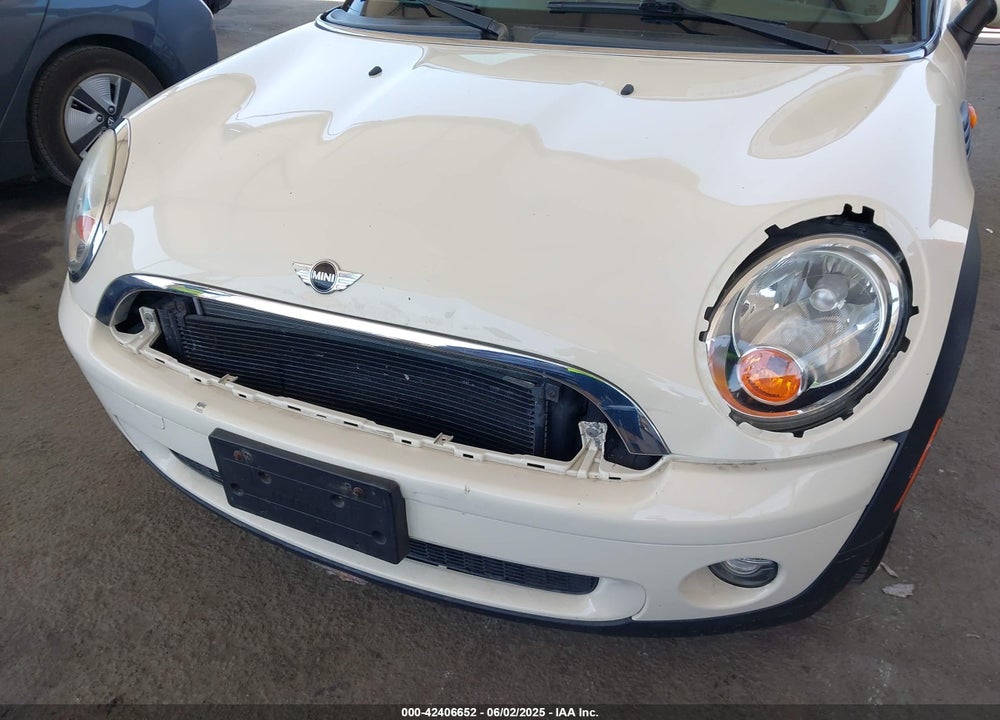 2010 MINI COOPER VIN: WMWMF3C51ATZ25361