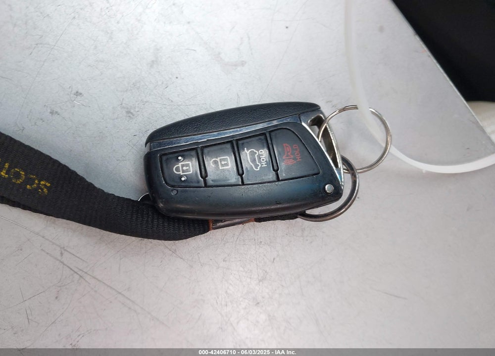 2014 HYUNDAI SANTA FE VIN: KM8SN4HF7EU059195