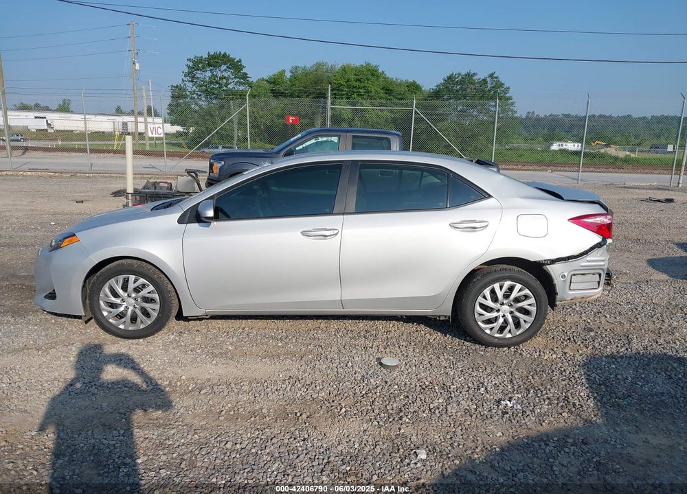 2018 TOYOTA COROLLA LE VIN: 2T1BURHE0JC117814