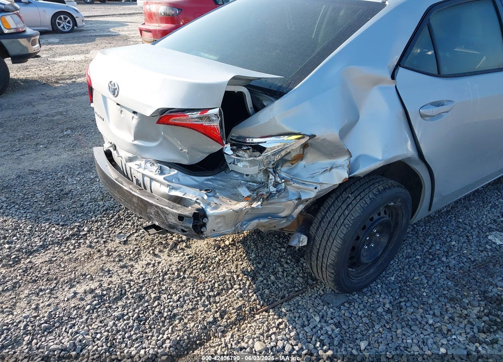 2018 TOYOTA COROLLA LE VIN: 2T1BURHE0JC117814