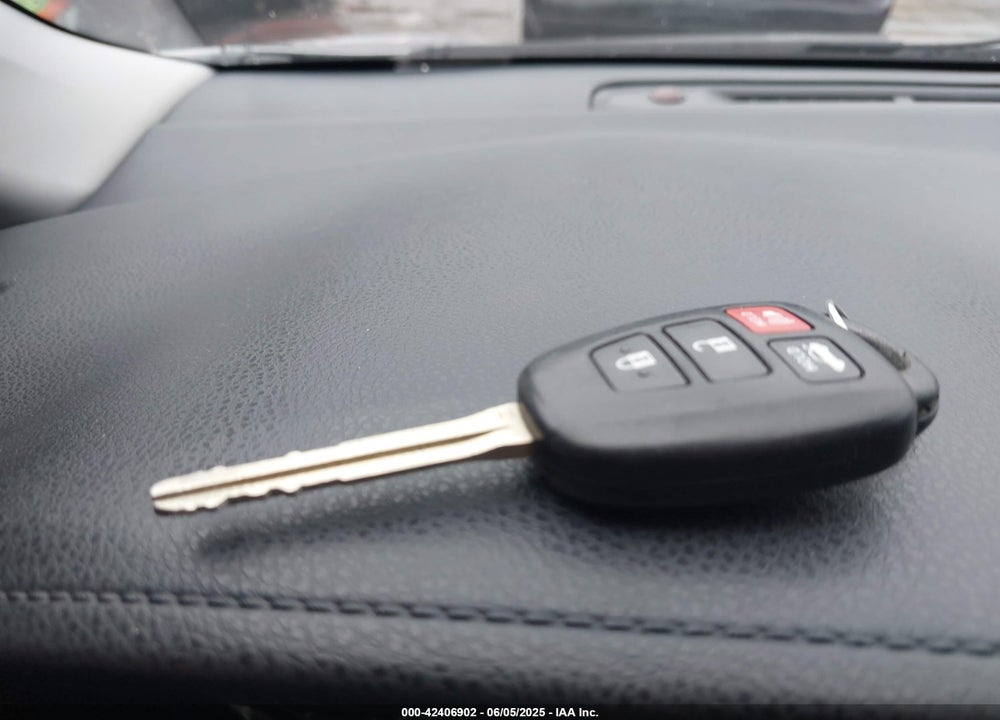 2018 TOYOTA COROLLA LE VIN: 5YFBURHE9JP823079