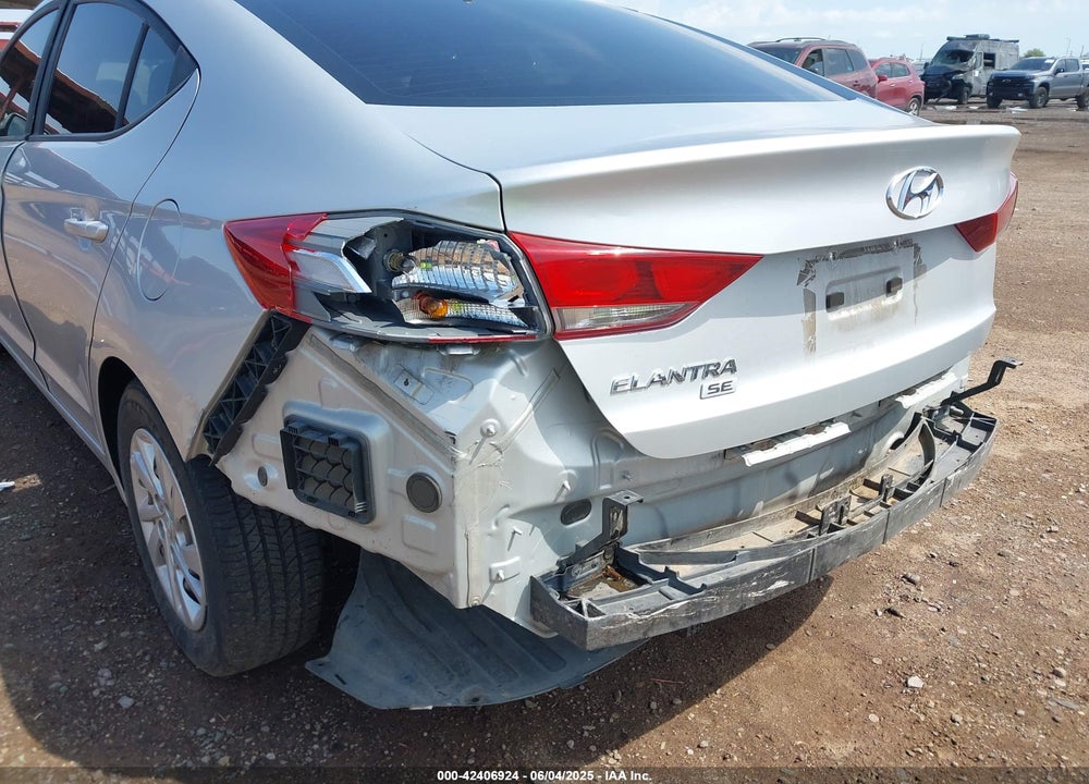 2017 HYUNDAI ELANTRA VIN: 5NPD74LF1HH203921