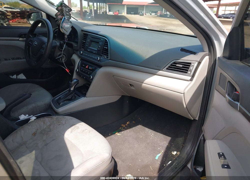 2017 HYUNDAI ELANTRA VIN: 5NPD74LF1HH203921