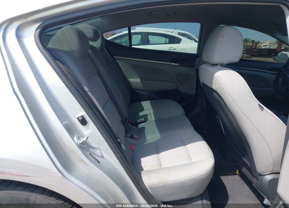 2017 HYUNDAI ELANTRA VIN: 5NPD74LF1HH203921