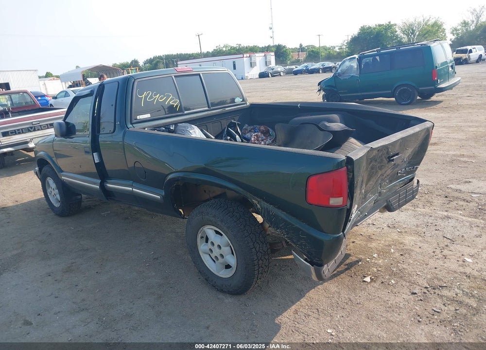 2003 CHEVROLET S-10 LS VIN: 1GCDT19X938146546