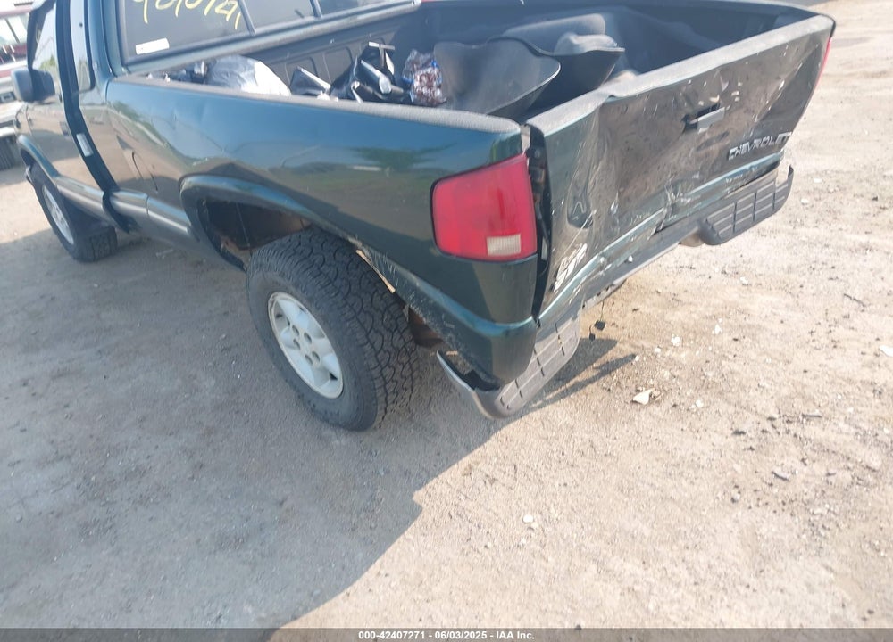 2003 CHEVROLET S-10 LS VIN: 1GCDT19X938146546