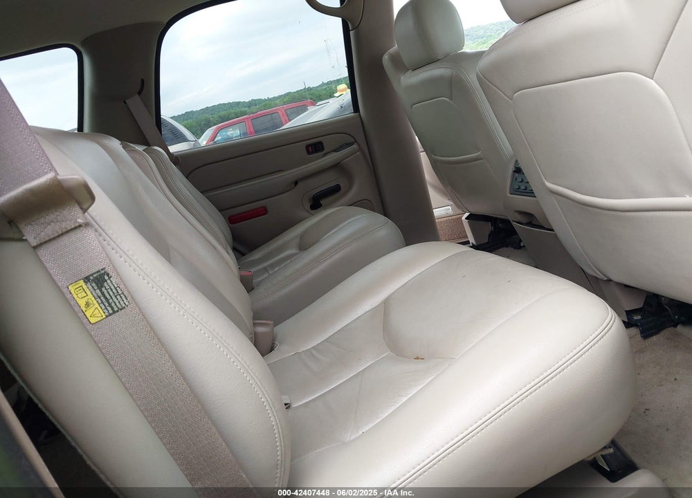 2004 CHEVROLET TAHOE LT VIN: 1GNEC13Z54R261632